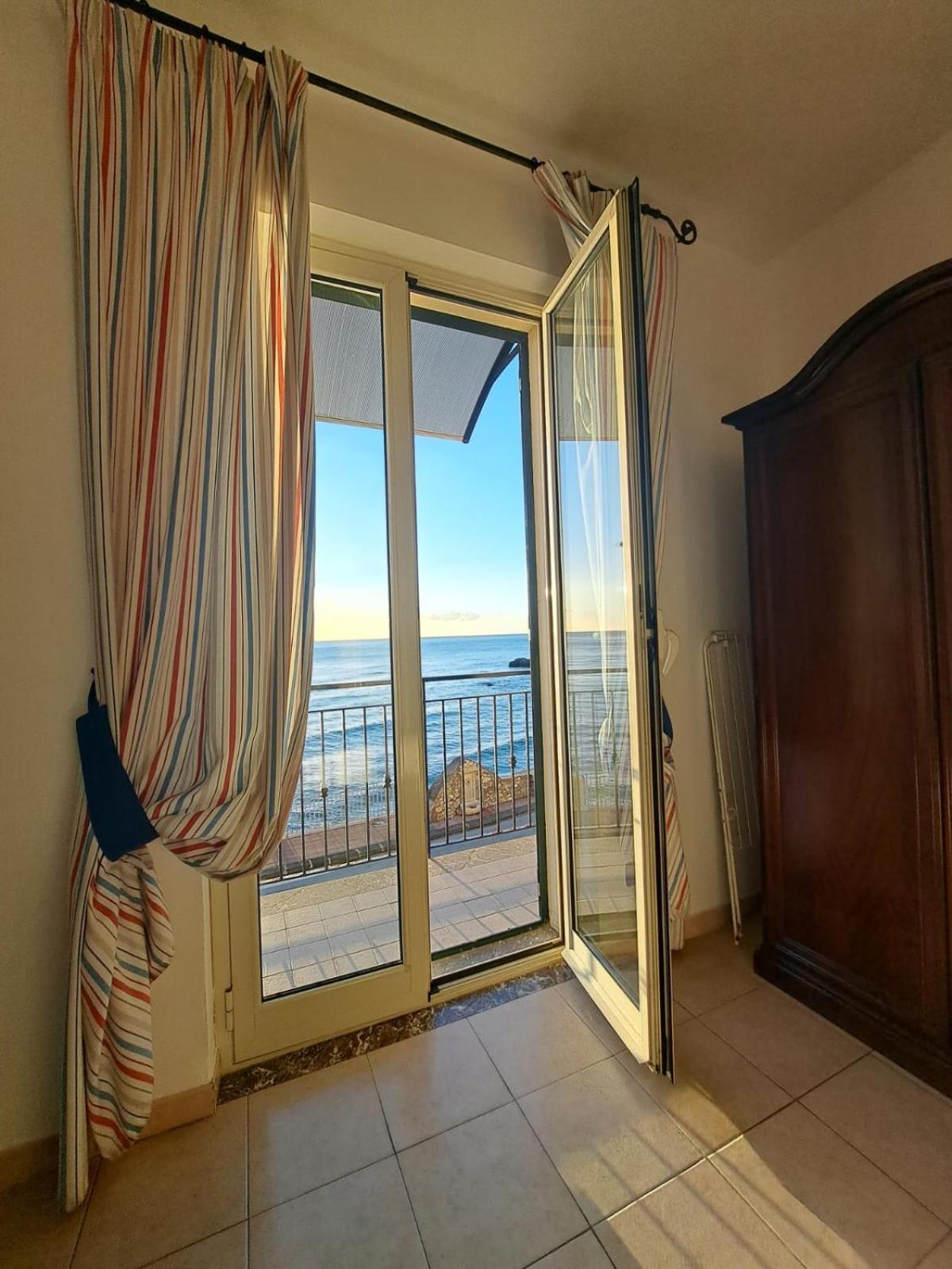 B&B Miramare Giardini-Naxos Zewnętrze zdjęcie