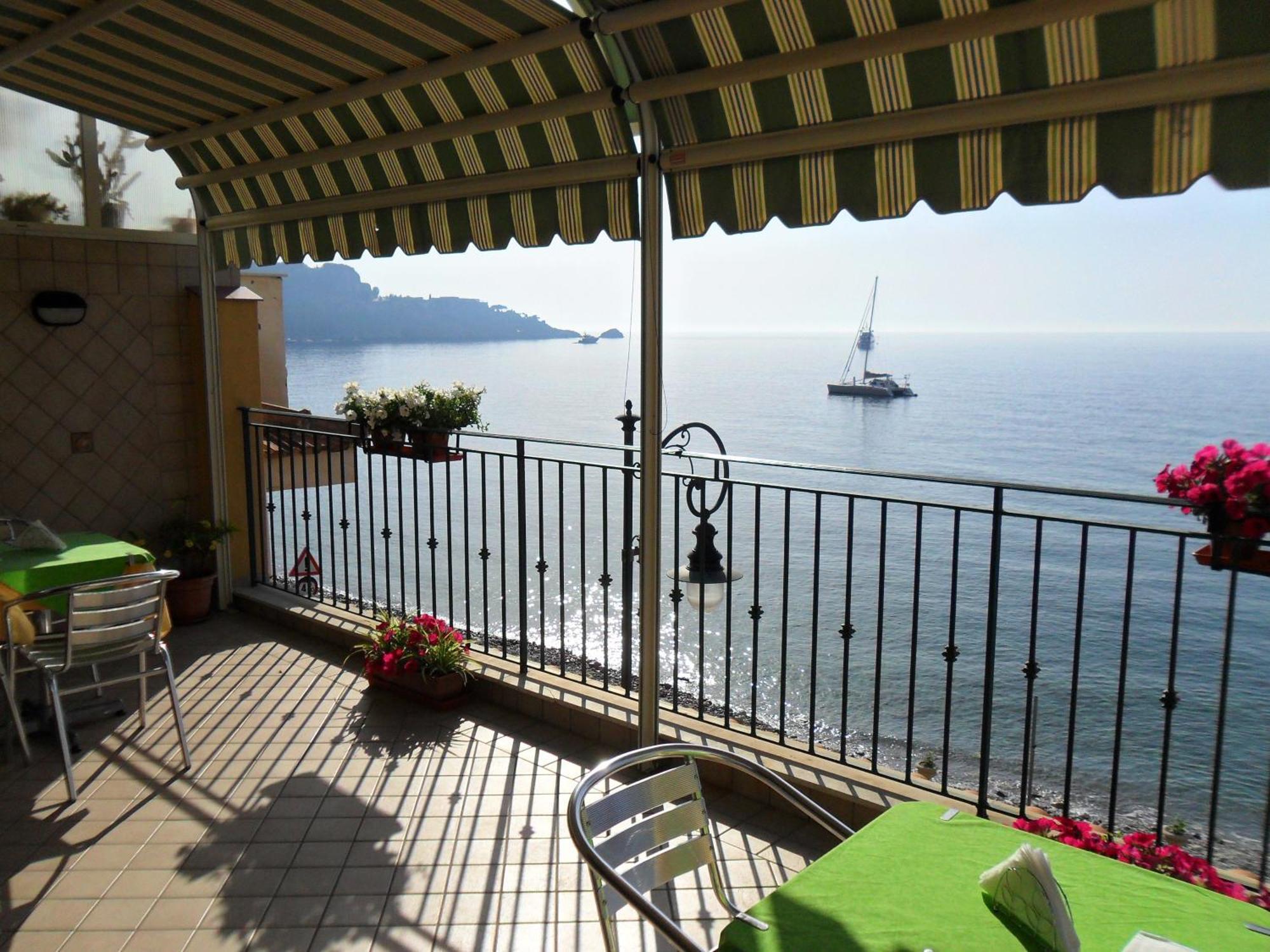 B&B Miramare Giardini-Naxos Zewnętrze zdjęcie