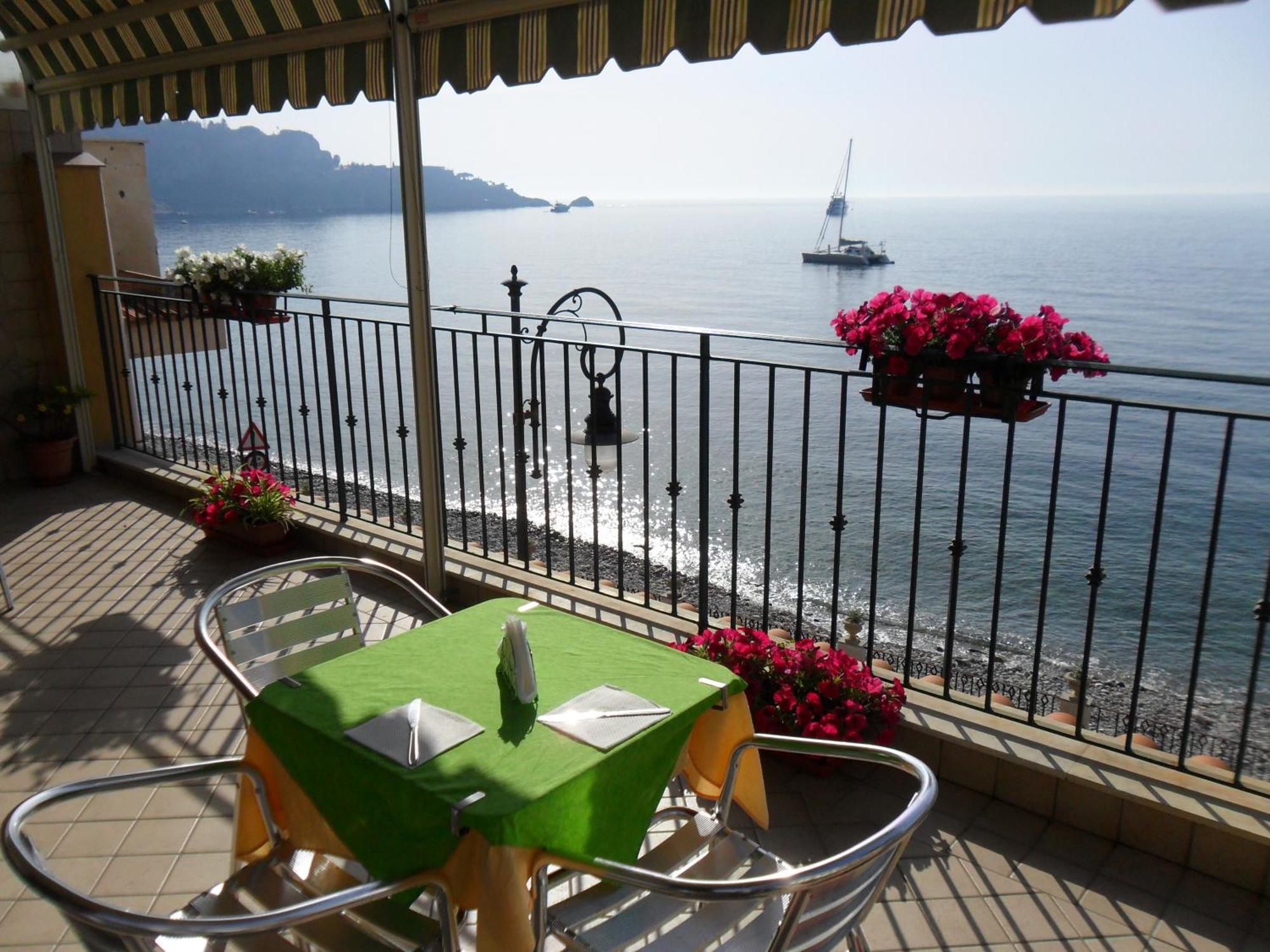 B&B Miramare Giardini-Naxos Zewnętrze zdjęcie