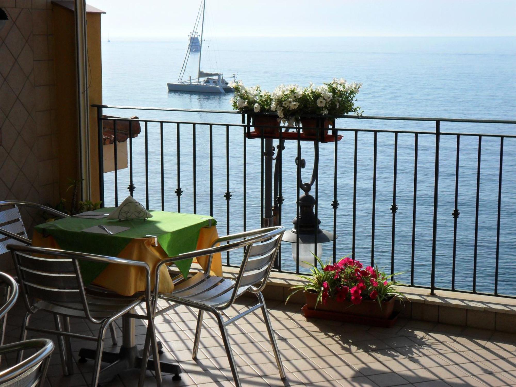 B&B Miramare Giardini-Naxos Zewnętrze zdjęcie