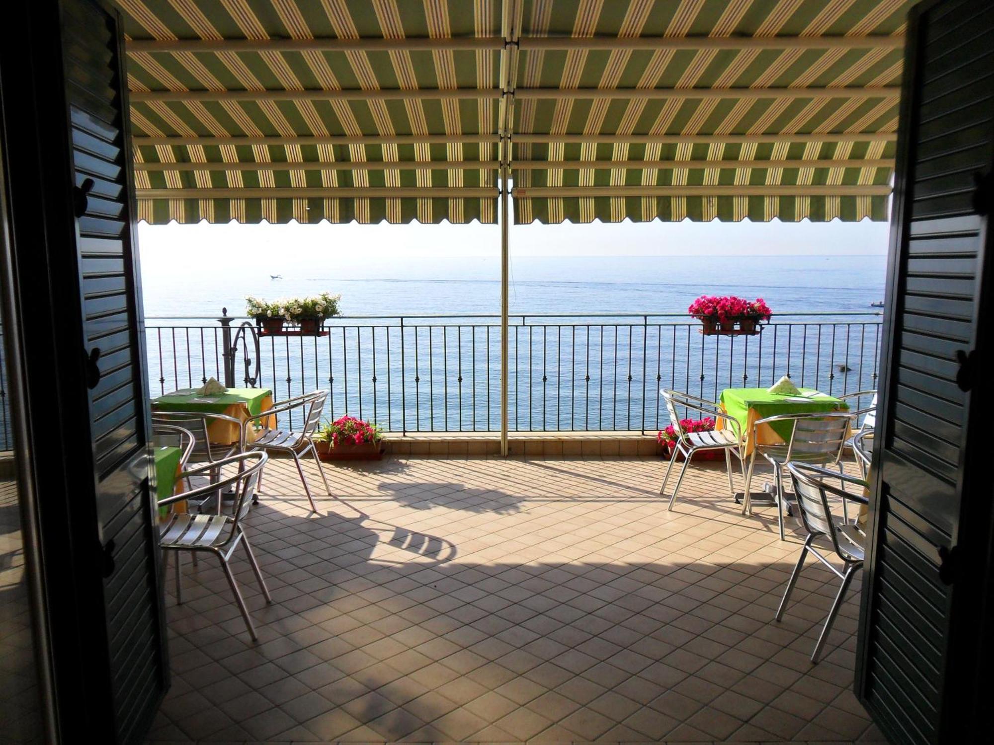 B&B Miramare Giardini-Naxos Zewnętrze zdjęcie